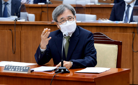 문상부 중앙선거관리위원 후보자가 6일 국회에서 열린 인사청문회에서 의원 질의에 답변하고 있다. 국회사진기자단=연합뉴스